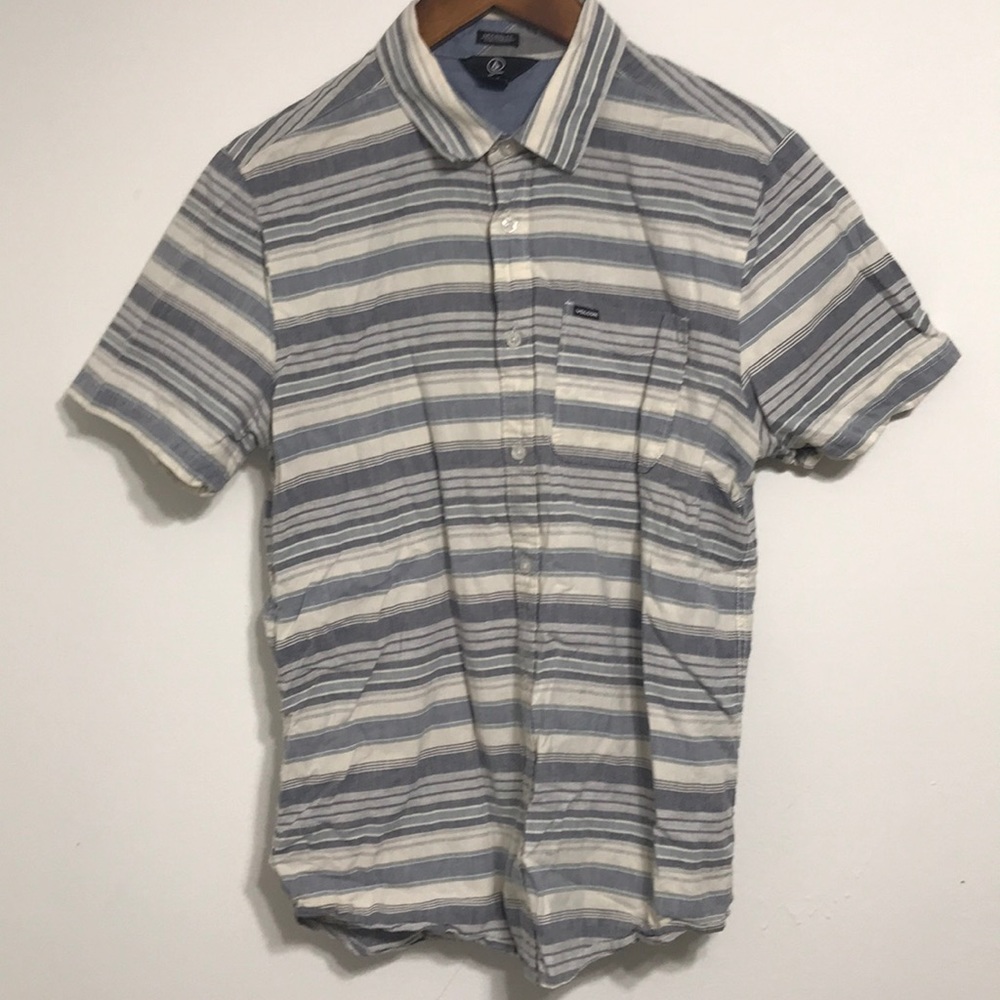 Volcom Modern Fit Medium Button Down T Shirt